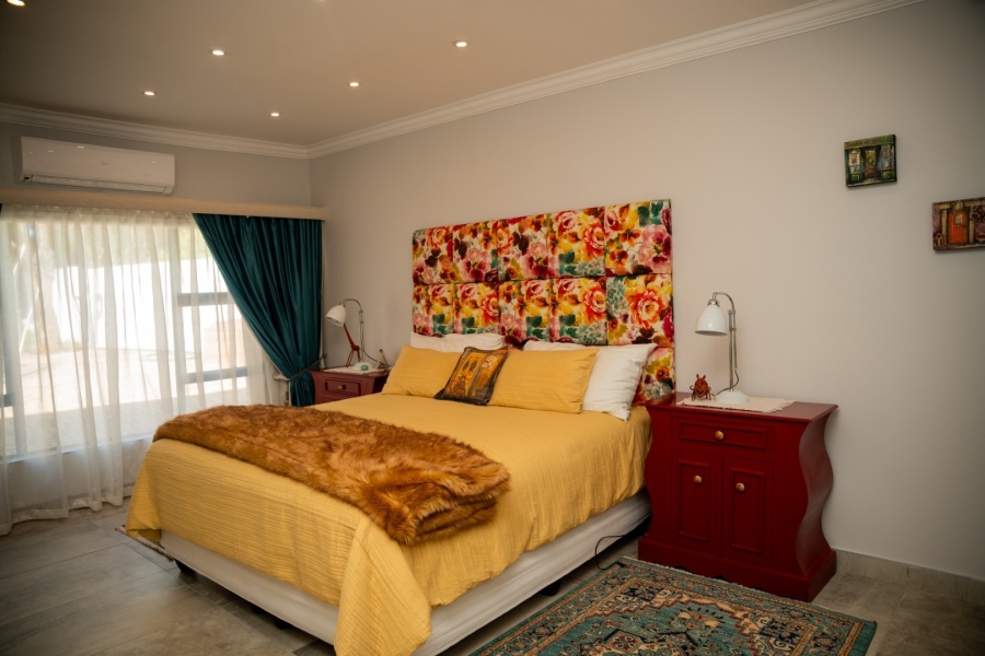 6 Bedroom Property for Sale in Wilkoppies North West